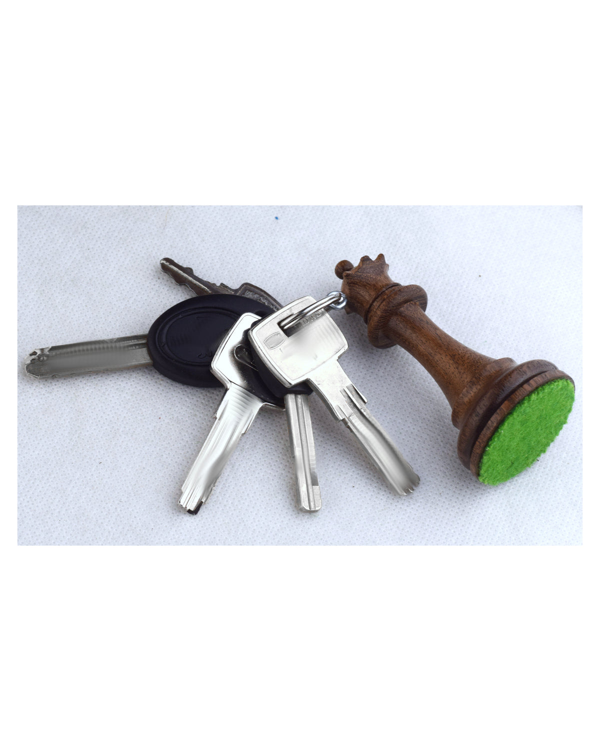 Keyring made from a real chess piece – hand-carved in India Queen