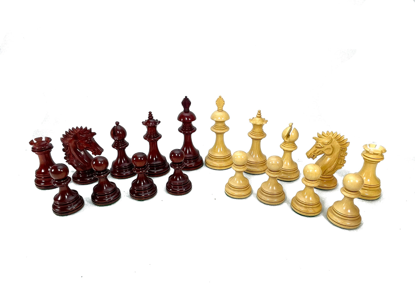 Royal Valencia 4.5'' Conjunto de peças de xadrez XL em madeira Padauk Buxo Índia