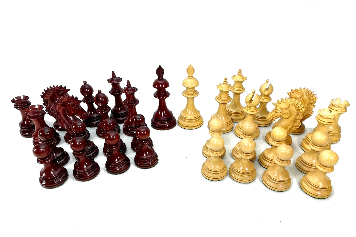 Royal Valencia 4.5'' Conjunto de peças de xadrez XL em madeira Padauk Buxo Índia