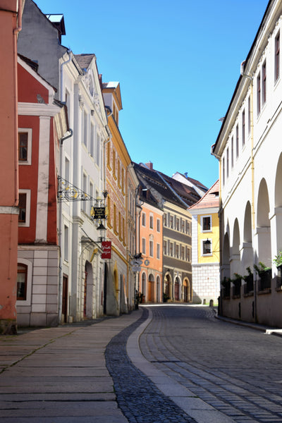 Carica l&#39;immagine nel visualizzatore della galleria, Tanzender Weg * Holz-Foto-Bild  40x60cm Kunst Fotografie Wand Altstadt Görlitz 
