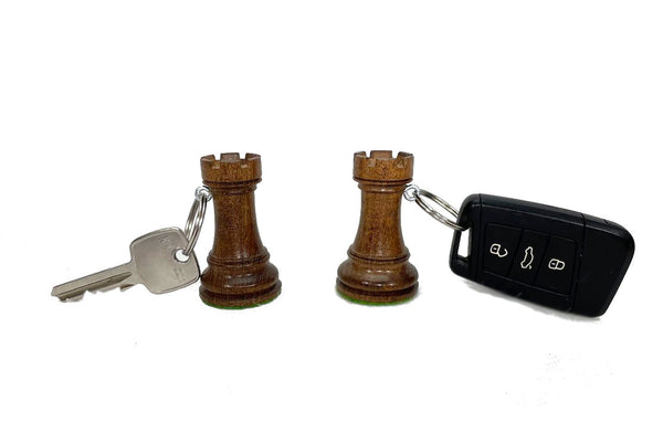 Resmi galeri görüntüleyiciye yükleyin, 2x Schlüsselanhänger AKAZIENHolz echte Schachfigur Turm Indien Handmade 
