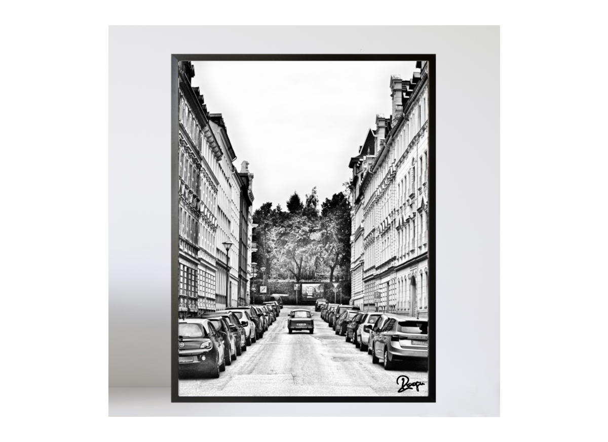 The Trabi Triumph * Holz-Foto-Bild  40x60cm Kunst Fotografie Wandkunst Wandbild Trabant