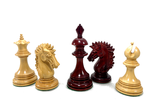 Juego de ajedrez Royal Valencia 4.5'' XL con figuras de madera Padauk de la India en una caja.