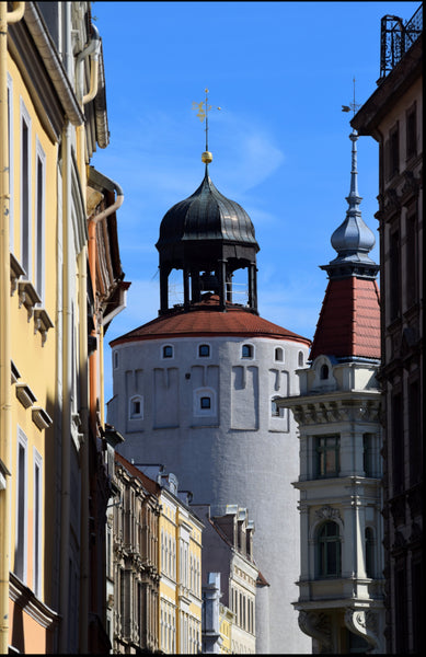 Załaduj zdjęcie w galerii, Hide&amp;Seak * Obraz na płótnie 40x60cm Fotografia artystyczna Starówka Wieża Kamienice Miasto
