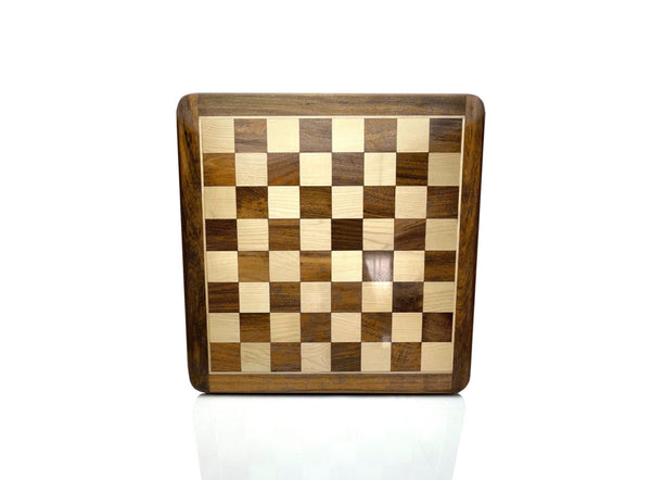 Sube la imagen al visor de la galería, Tablero de ajedrez 16&#39;&#39; de madera de acacia marfil con esquinas redondeadas, bordes hechos a mano, India. 

