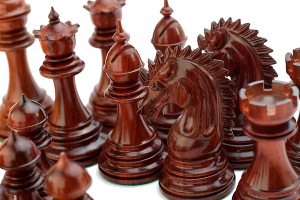 Załaduj zdjęcie w galerii, Kangi 4.3 &#39;&#39;Zestaw figur szachowych PADAUK bukszpan drewno Indie Handmade Walizka
