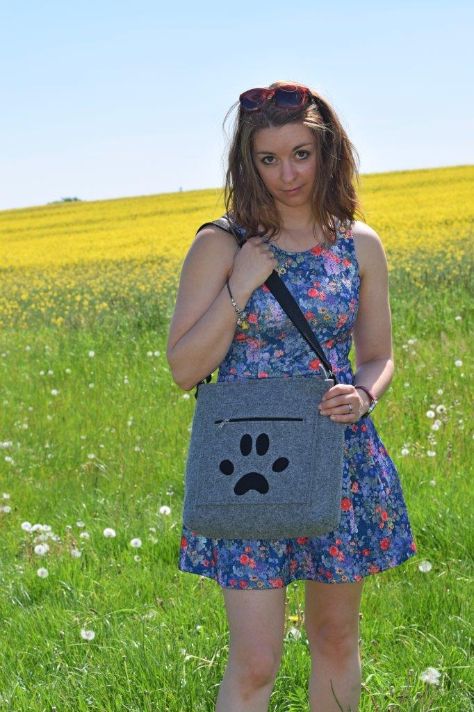 ROOGU Paw Luck Handmade Wool Felt Lightweight Hand Shoulder Bag Dog Footstep Mark