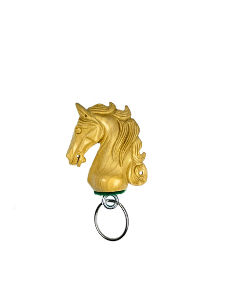 Sube la imagen al visor de la galería, Porta llaves ROOGU con figura de caballo alado de ajedrez de madera auténtica de la India. 
