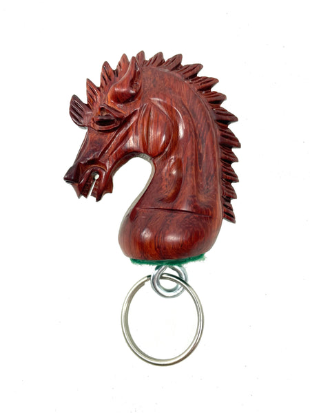 Sube la imagen al visor de la galería, Colgante de llave de madera de PADAUK auténtica figura de ajedrez Kangi caballo alazán India. 
