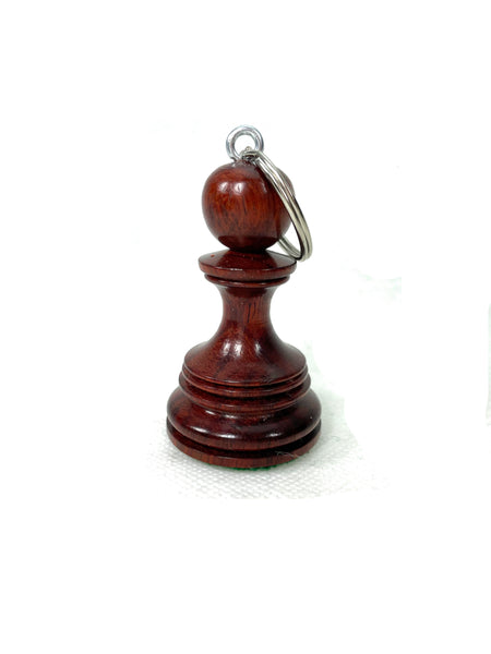 Laden Sie das Bild in den Galerie-Viewer, ROOGU Schlüsselanhänger PADAUK Holz echte Schachfigur Bauer Indien
