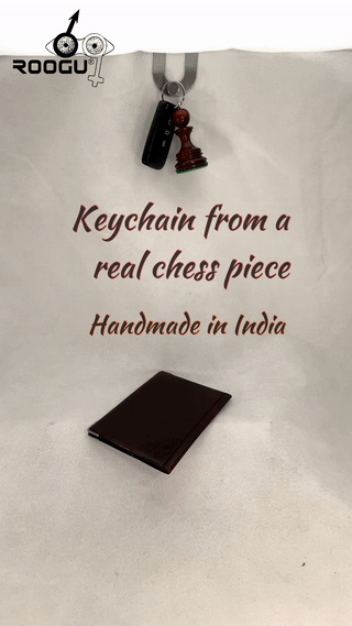 ROOGU Schlüsselanhänger PADAUK Holz echte Schachfigur Bauer Indien